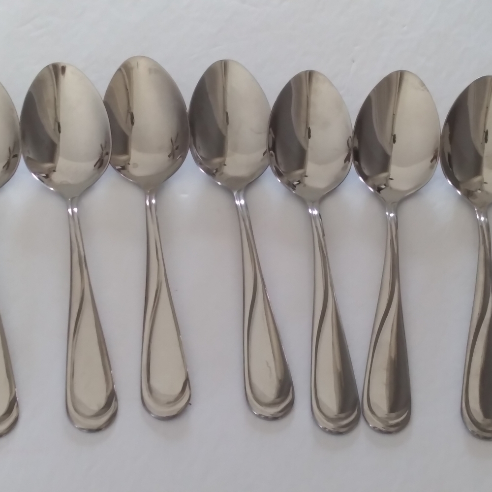 Hampton Silversmiths swirl Flatware 7 Spoons